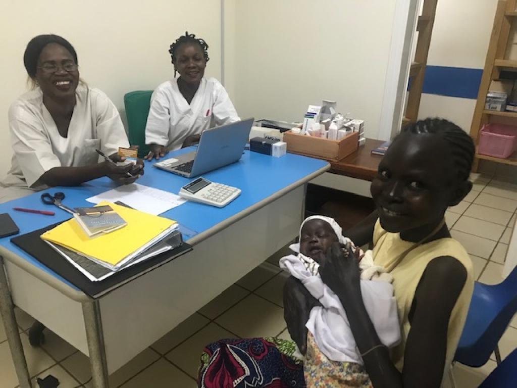 Cumple un año la Clinique DREAM de Bangui (República Centroafricana) de tratamiento gratuito del VIH. La vida vence a la guerra